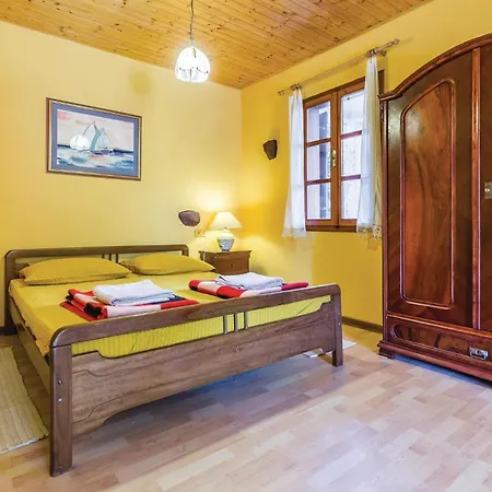 Apartment Lovely In With Wifi Premantura